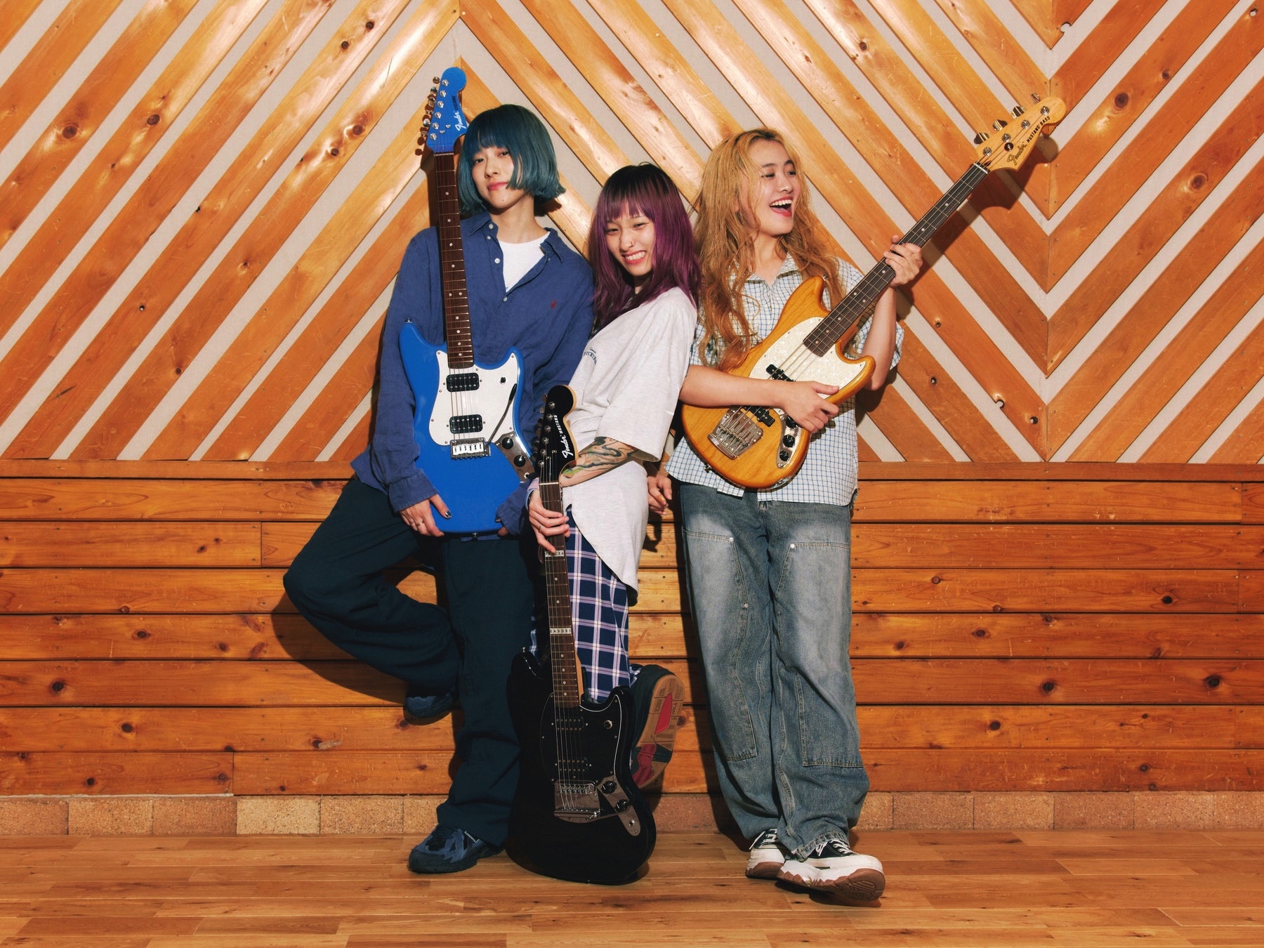 次世代ポップロックシーンを牽引するChilli Beans. 初のFender